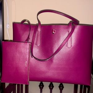 Kate spade tote with a detachable small zipper pouch! With a hook closure.